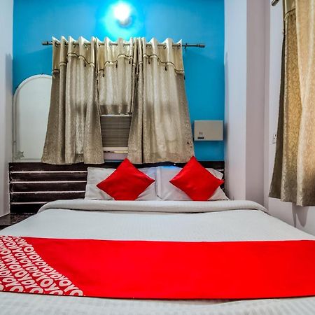 Oyo 14993 Rp Palace Danapur Luaran gambar