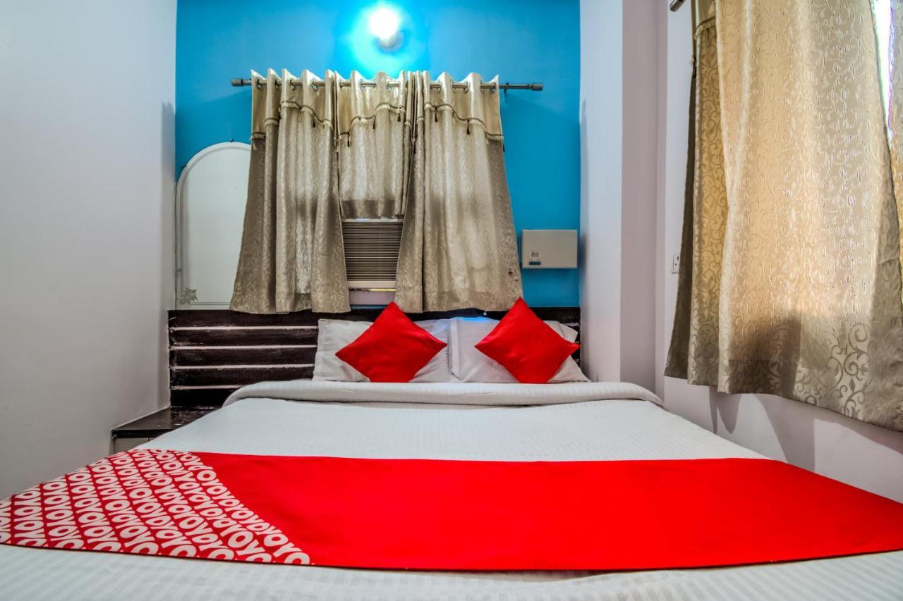 Oyo 14993 Rp Palace Danapur Luaran gambar