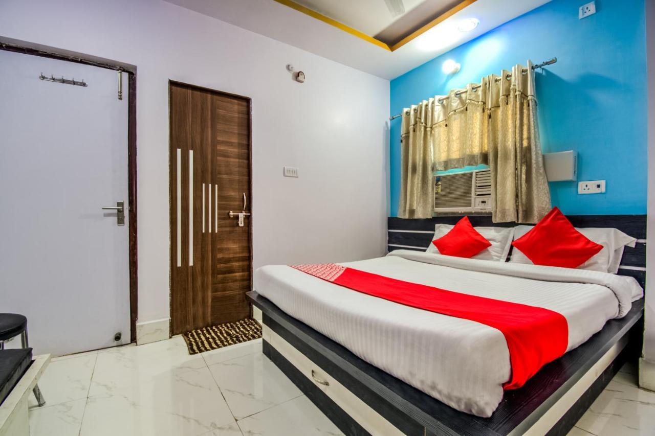 Oyo 14993 Rp Palace Danapur Luaran gambar