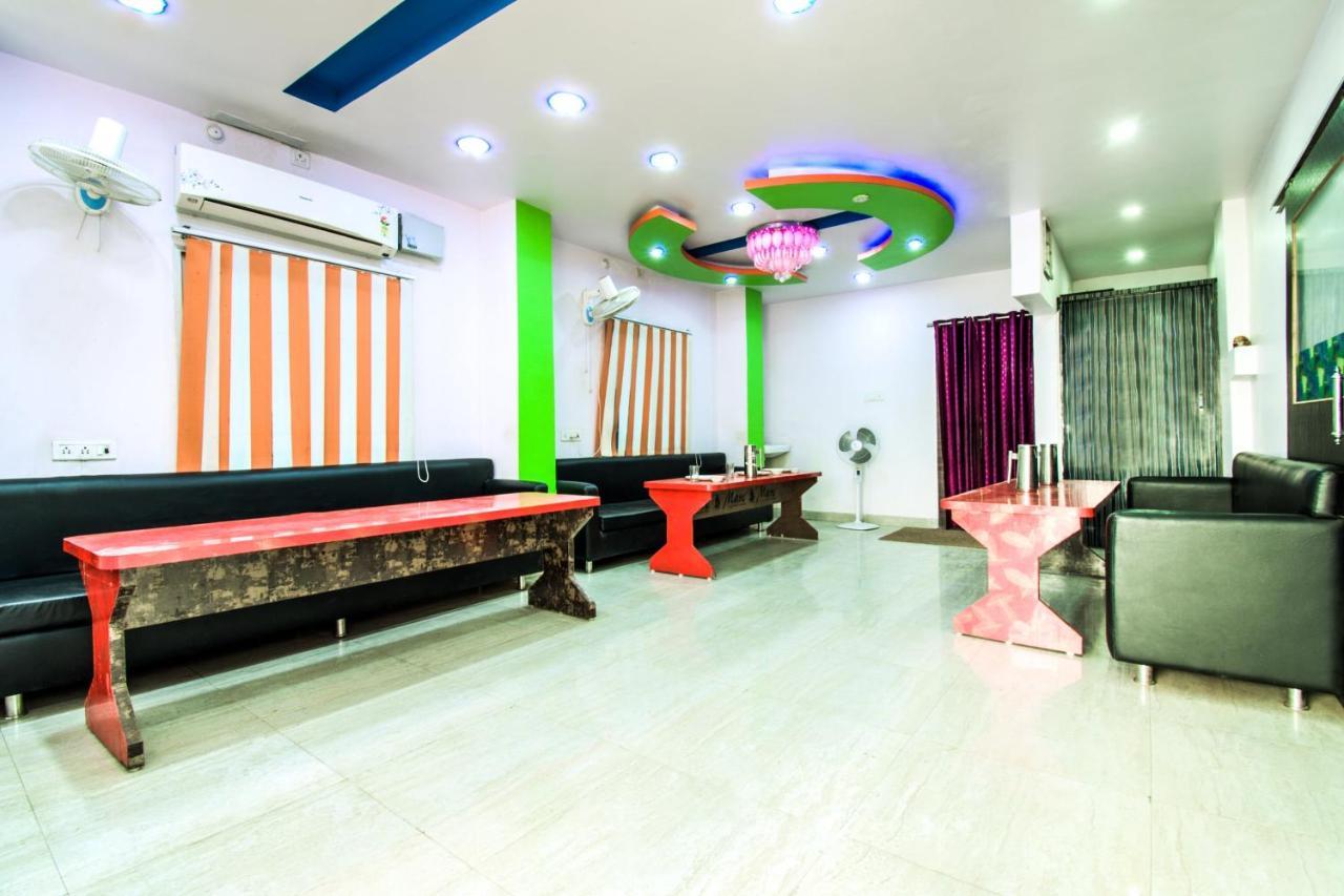 Oyo 14993 Rp Palace Danapur Luaran gambar